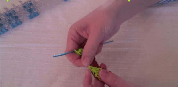 Hook it | How to Make a Colorful Loom Bracelet