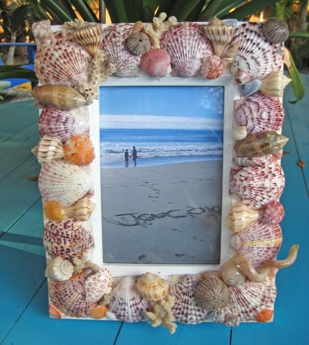 Seashell Picture Frame | 15 Easy Seashell Crafts To Bring The Beach Indoors